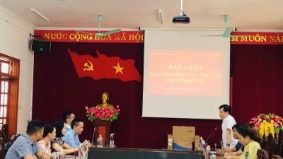 Tập đoàn Công nghệ CMC trao tặng 24 bộ máy tính CMS cho huyện Yên Bình, Yên Bái