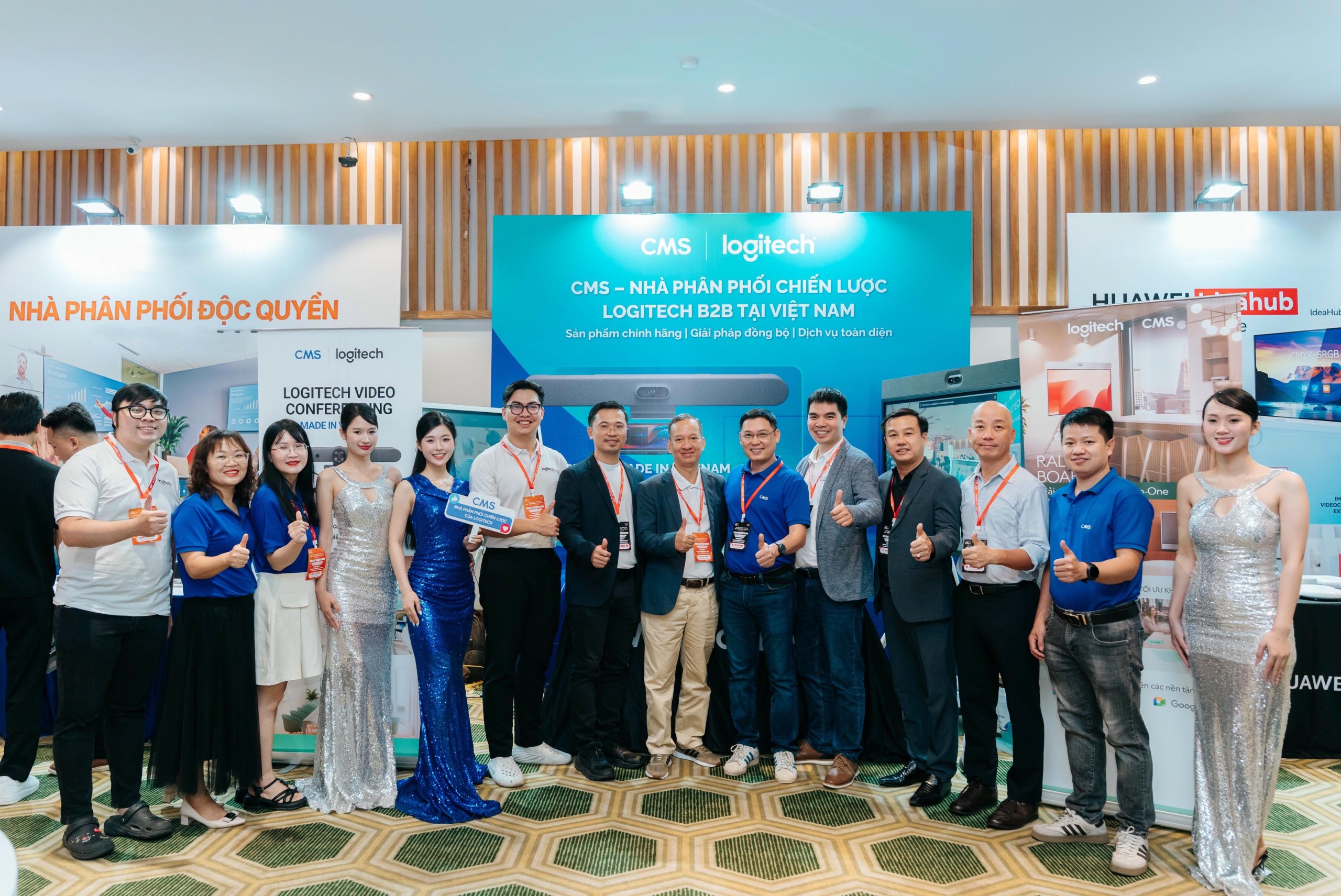Đại lý và đối tác SI trải nghiệm Sneak Preview tại gian hàng CMS Logitech ở AV Connect 2026.