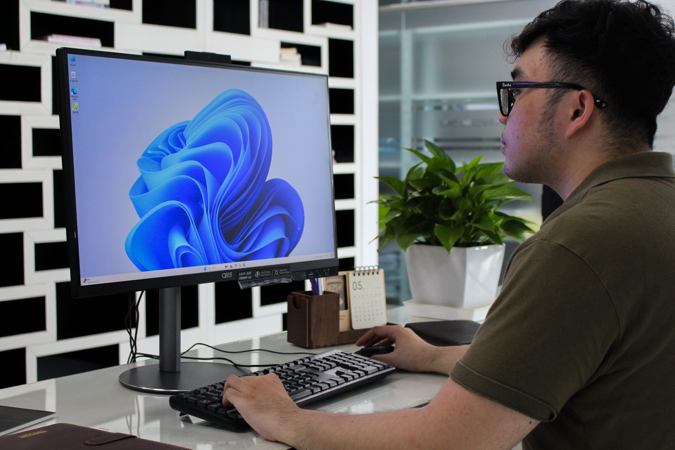 Máy tính để bàn CMS X-Pro All in One XPQ7H-I96 - 24 inch